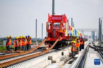 京唐城际铁路开始铺轨
